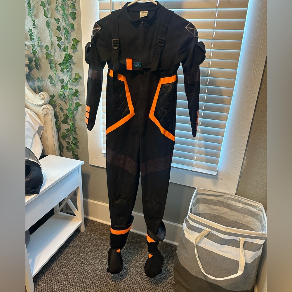 Fortnite Ranger Halloween Costume Youth Size Medium (8-10)